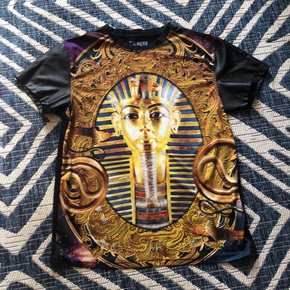 King tut ornate T shirt; vegan leather sleeves EUC mens large - Picture 2 of 9